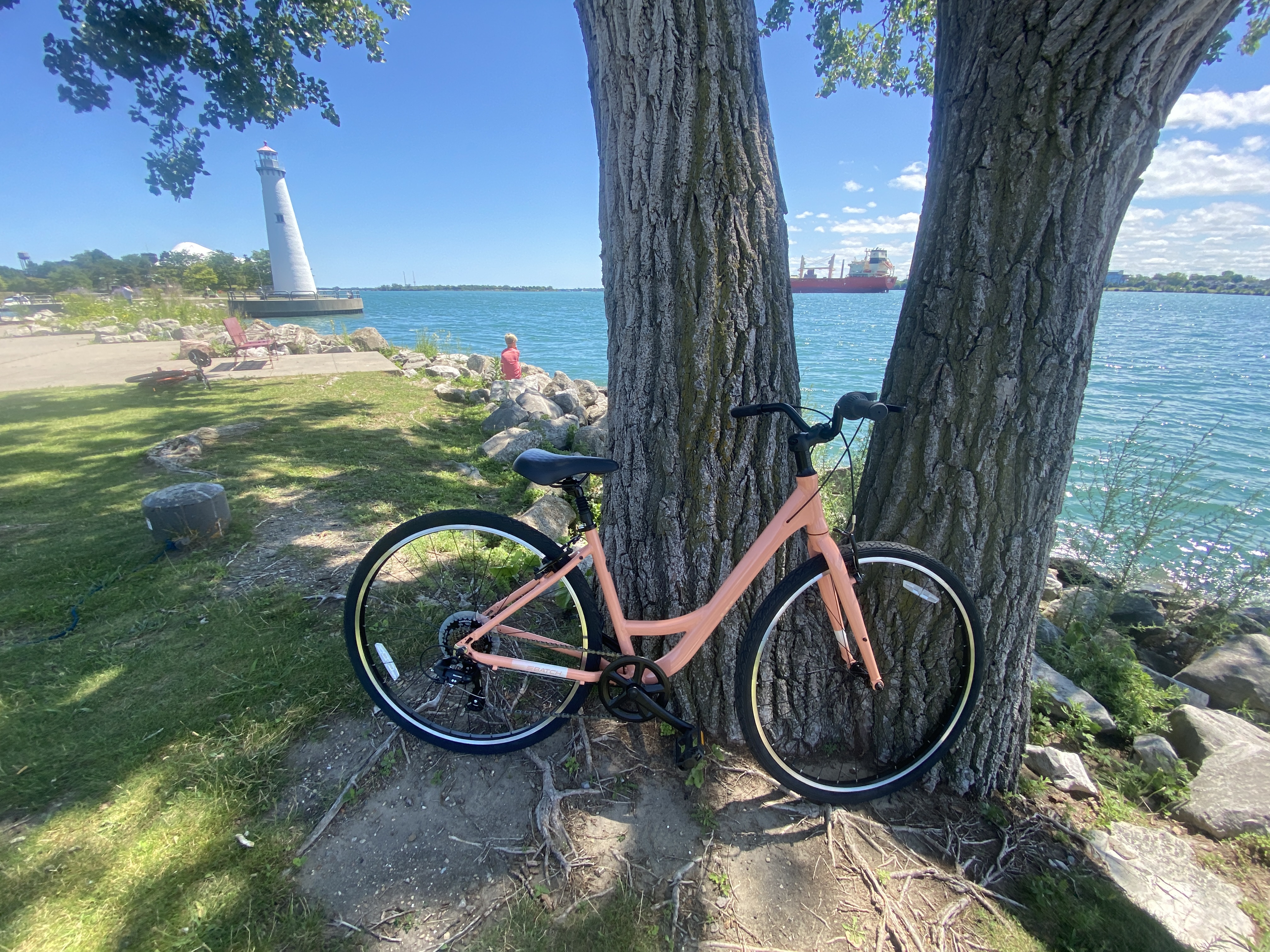 A Scenic Ride Down Detroit’s RiverWalk on My Favorite Comfort Bike